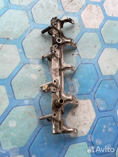 Топливная рампа 06J133317