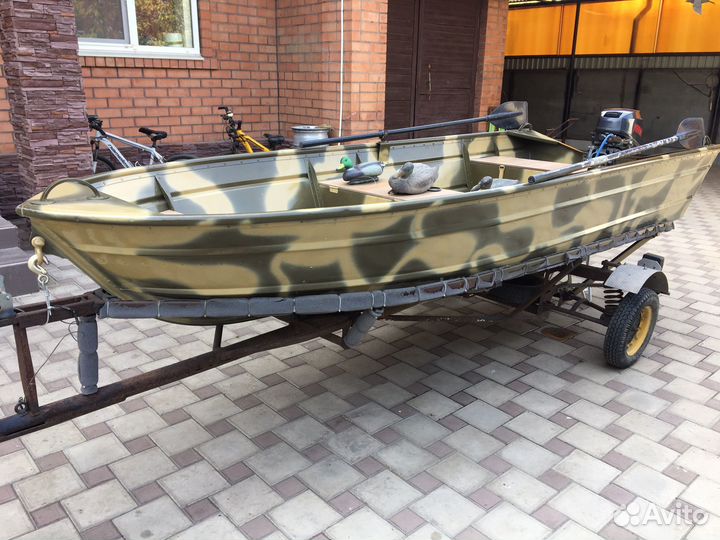 Продам лодку с мотором