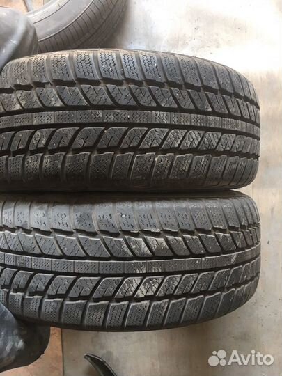 Goodyear Ultra Grip HP 215/65 R16