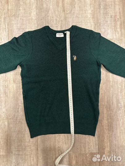 Свитер зеленый