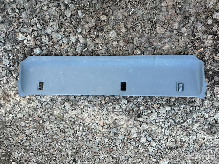 Пластик багажника Toyota Sienna 3