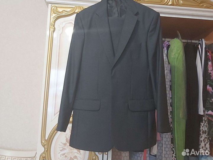 Мужской строгий костюм