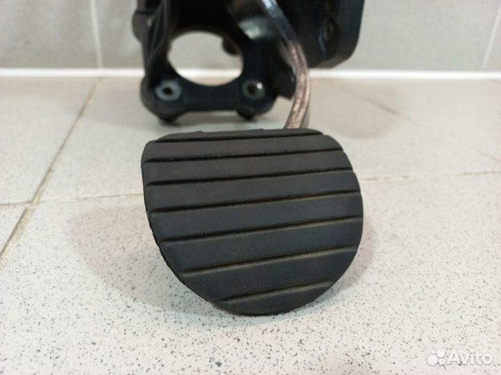 Педаль тормоза Renault Laguna 3