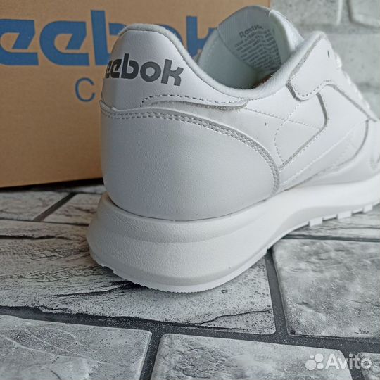 Кроссовки белые Reebok Classic р2