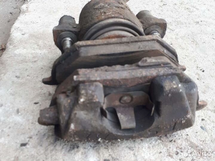 Правый передний суппорт фольксваген гольф 4