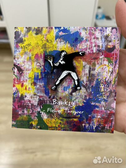 Металлический значок Banksy