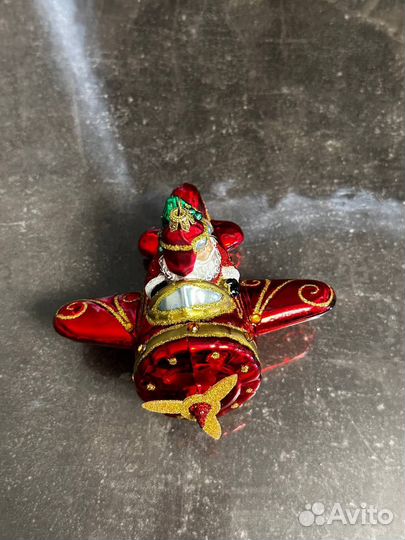 Елочная игрушка дед мороз на самолёте с подарками