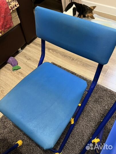 Детский стол и два стульчика