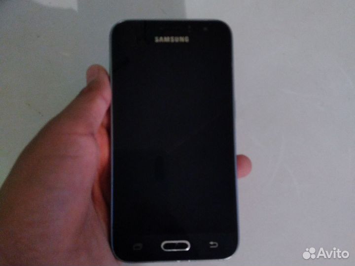 Телефон Samsung galaxy J1