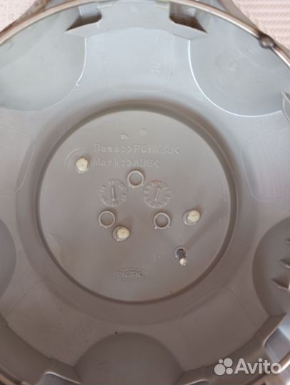 Колпак ступицы Toyota Land Cruiser