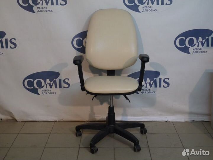 Офисное кресло