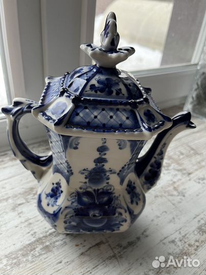 Фарфоровый чайник 