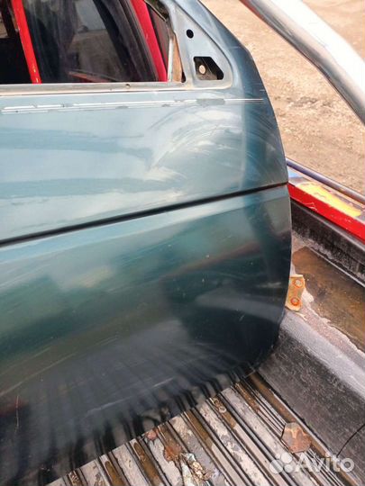 Правая передняя дверь Nissan Terrano WD21