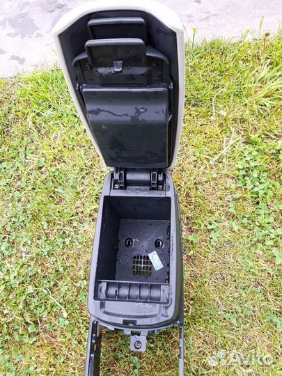 Подлокотник FAW Besturn B50