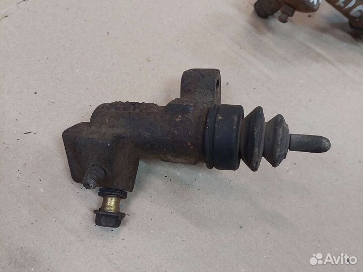 Главный цилиндр сцепления Nissan Primera P11