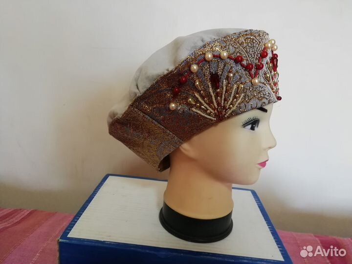 Русский народный костюм с головным убором