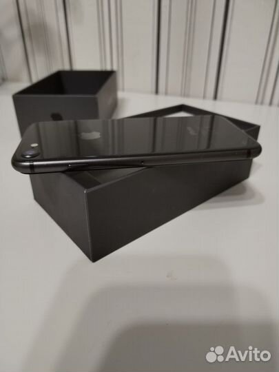 Телефон iPhone 8 64 gb
