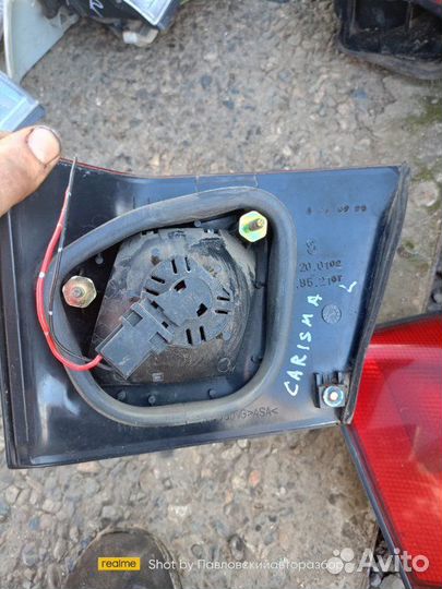 Фонарь багажника левый Mitsubishi Carisma