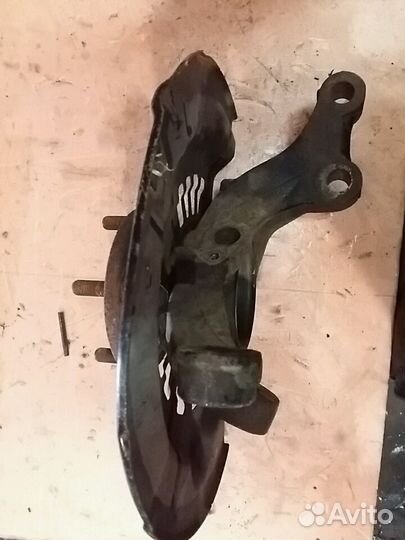 Кулак передний левый Toyota Camry V50