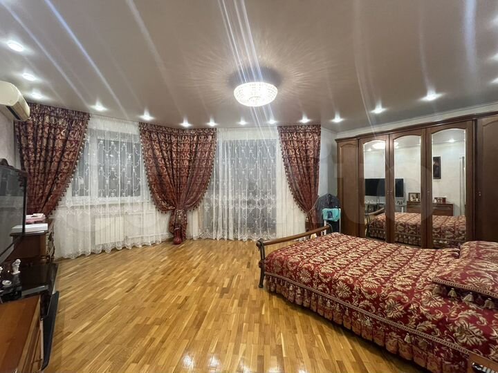 4-к. квартира, 240 м², 5/6 эт.