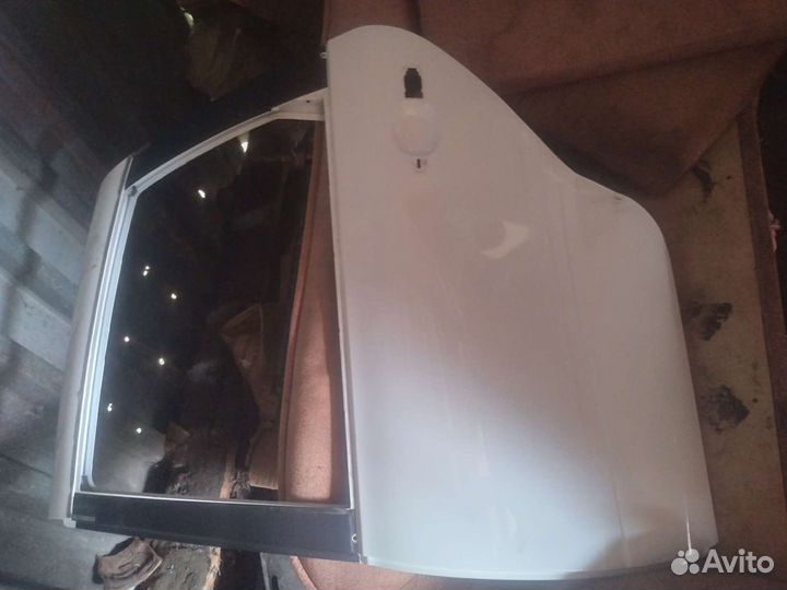 Задняя левая дверь на гранту fl