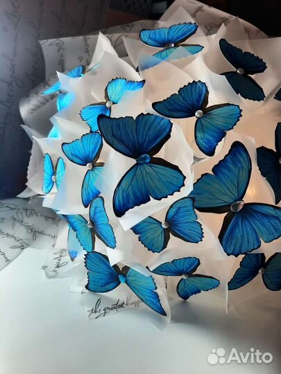 Светящийся букет из бабочек