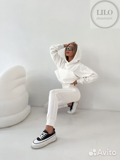 Костюм белый спортивный 40-42