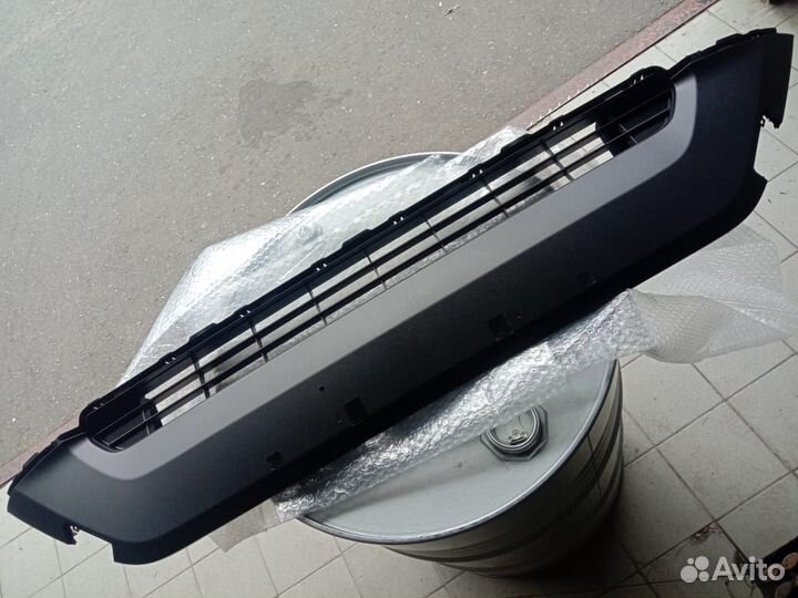 Решетка радиатора нижняя toyota RAV4 2018