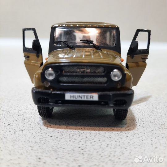 Модель автомобиля 1:43 УАЗ Hunter