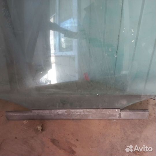 Стекло пассажирской двери w210