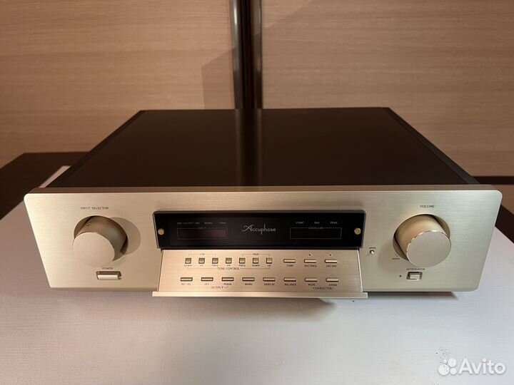 Предварительный усилитель/ цап Accuphase dc-300