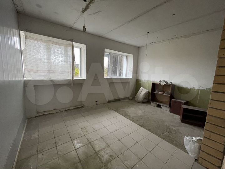 Дом 727,9 м² на участке 31,9 сот.