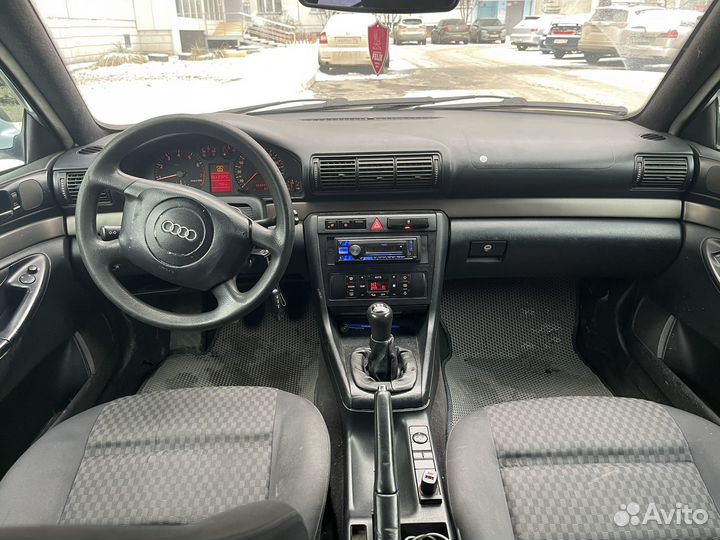 Audi A4 1.8 МТ, 1999, 269 250 км