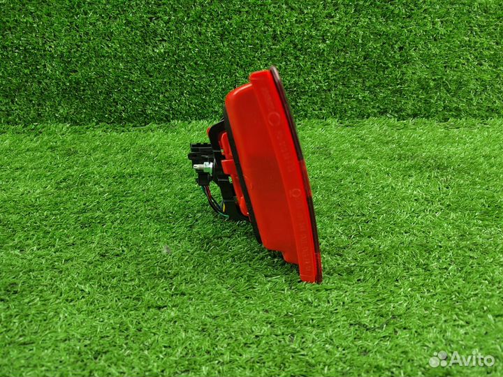 Фонарь в крышку багажника левый Audi A6 C6 VAG