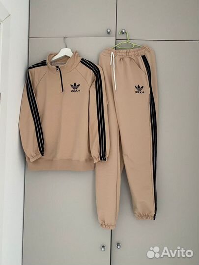 Костюм спортивный