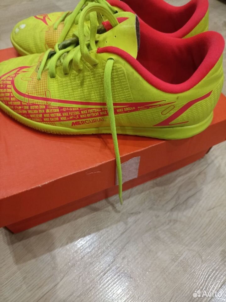 Футбольные бутсы nike