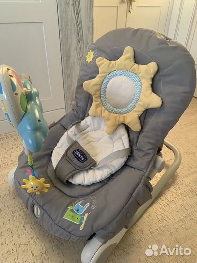 Шезлонг детский Chicco и автолюлька с базой