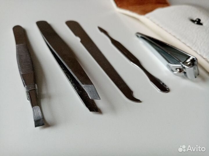 Маникюрный набор и гламурный розовый пинцет