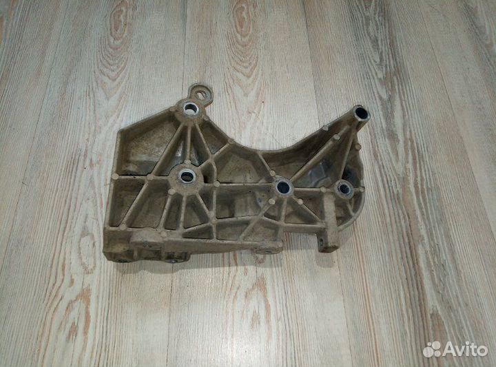 Кронштейн крепление навесного оборудования площадк