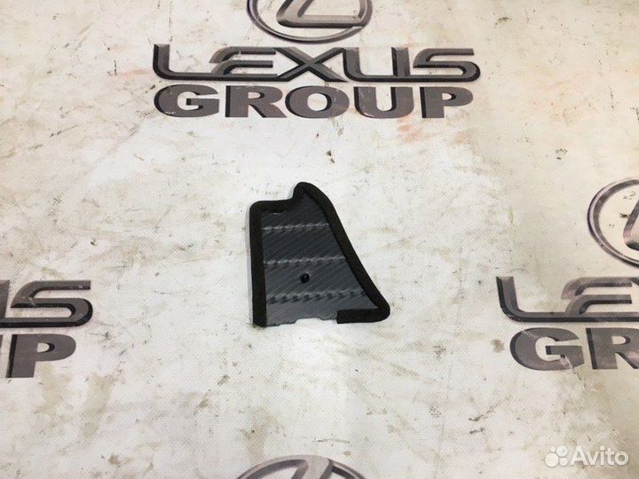 Дефлектор радиатора задний правый Toyota Rav4