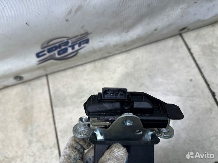 Замок двери багажника Skoda Fabia 1.2 CGP 2013