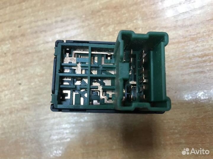 Блок управления зеркалами Nissan Cefiro A33 с1998