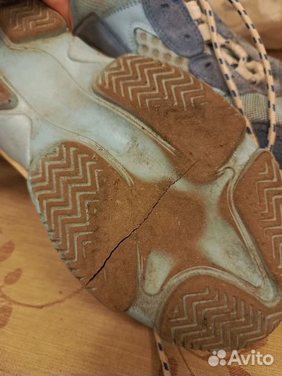 Кроссовки женские