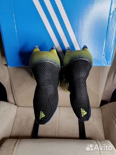 Футбольные бутсы adidas predator