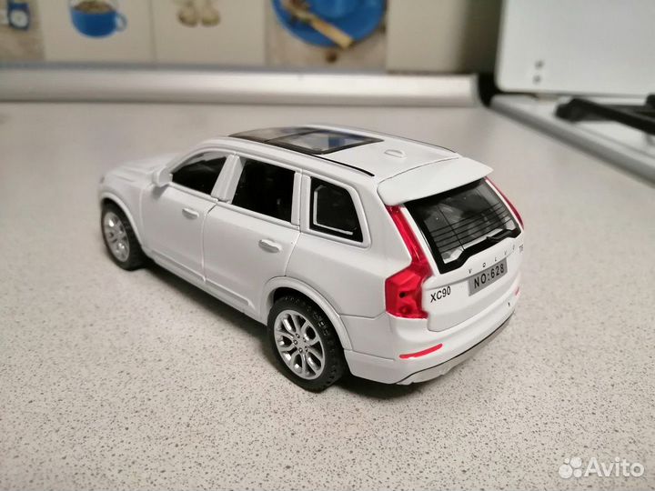 Металлическая машинка Volvo XC90