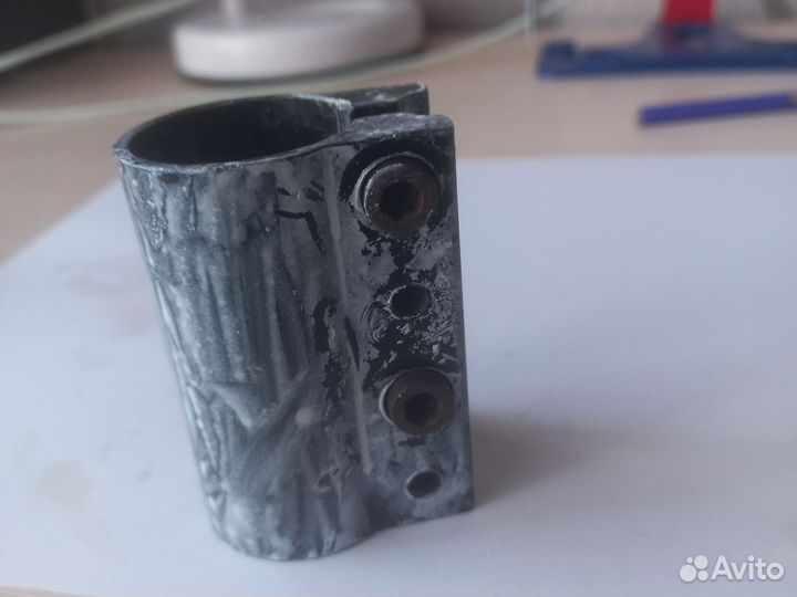 Зажим для трюкового самоката