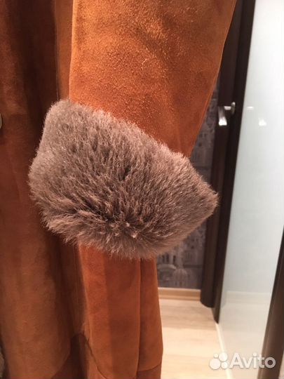 Дубленка женская, длинная 46 размер. В очень хорош