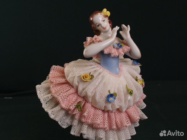 Кружевная статуэтка балерина. Европа