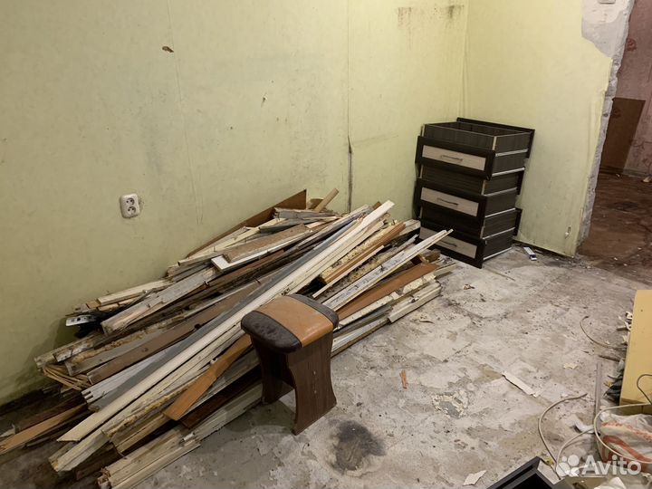 Деревяшки и старая мебель