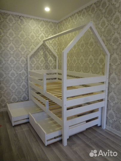 Кровать-домик с ящиками